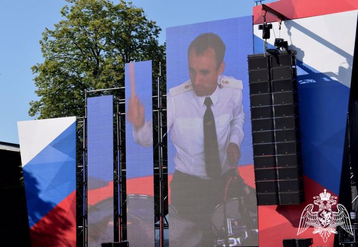 В Нижнем Новгороде военнослужащие и сотрудники Росгвардии приняли участие в организации и проведении Дня России