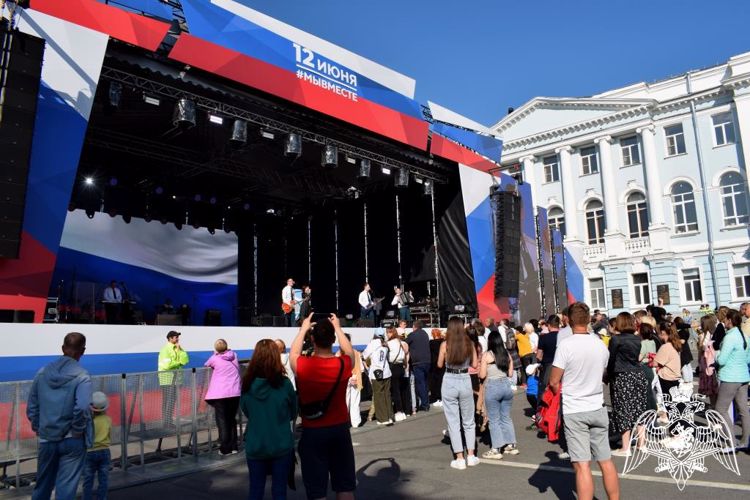В Нижнем Новгороде военнослужащие и сотрудники Росгвардии приняли участие в организации и проведении Дня России