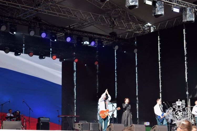 В Нижнем Новгороде военнослужащие и сотрудники Росгвардии приняли участие в организации и проведении Дня России