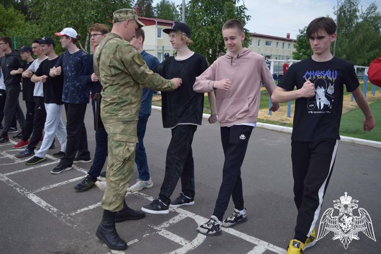 Военнослужащие саровского соединения организовали учебные сборы для школьников (фото)