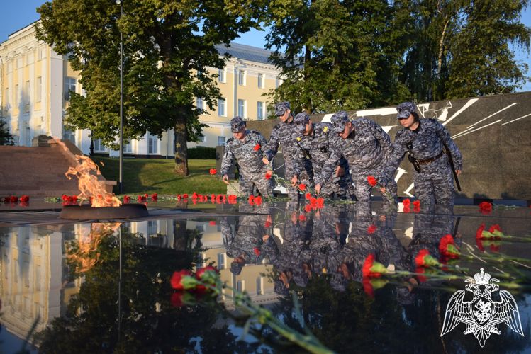 Росгвардейцы столицы Приволжья отдали дань памяти погибшим в Великой Отечественной войне и приняли участие в международной мемориальной акции «Свеча Памяти» (видео)