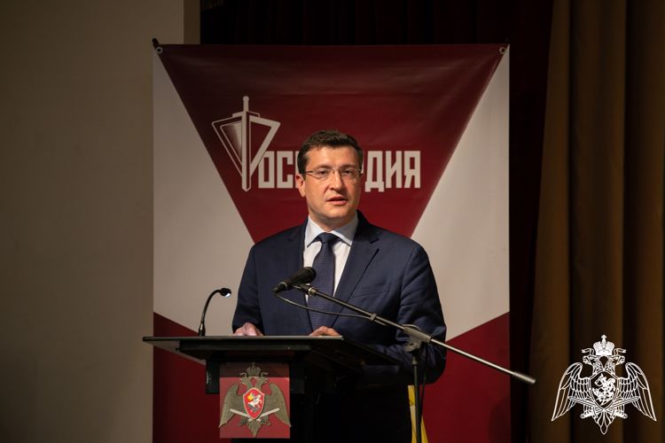 Генерал-полковник Олег Плохой вручил личный штандарт командующего Приволжским округом Росгвардии генерал-лейтенанту Сергею Просянику (ВИДЕО)