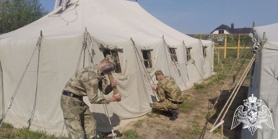 Саровские росгвардейцы установили палаточный городок для паломников прибывающих к предстоящим торжествам в с. Дивеево