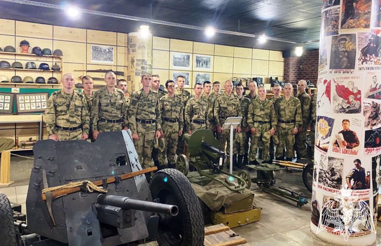 Для военнослужащих по призыву саровского соединения Росгвардии организовали познавательные экскурсии 