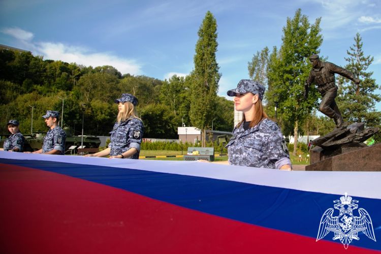 Росгвардейцы Нижнего Новгорода отметили «День Государственного флага Российской Федерации»