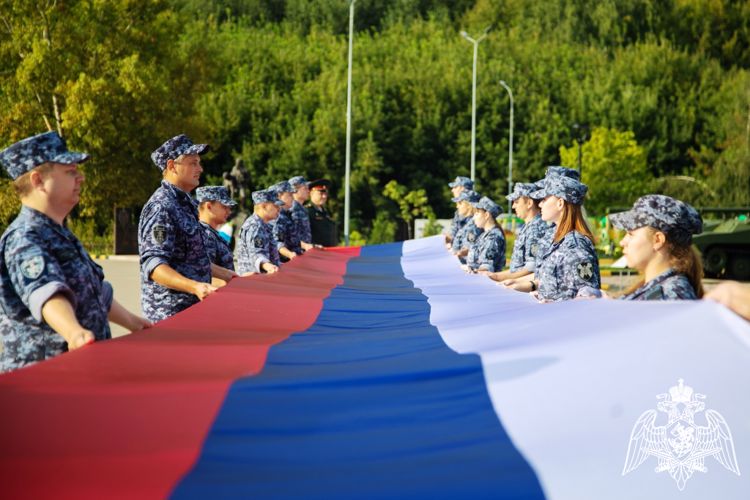 Росгвардейцы Нижнего Новгорода отметили «День Государственного флага Российской Федерации»
