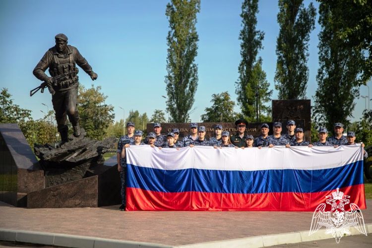 Росгвардейцы Нижнего Новгорода отметили «День Государственного флага Российской Федерации»