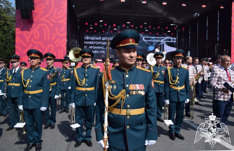 Оркестры Росгвардии поздравили жителей Нижнего Новгорода с 802-летием города