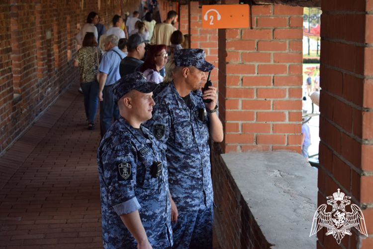 Росгвардия во взаимодействии с правоохранительными органами обеспечила безопасность празднования 802-летия Приволжской столицы