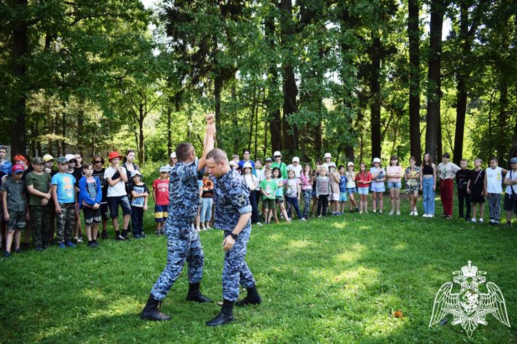 В Нижнем Новгороде сотрудники Росгвардии стали почетными гостями на детской военно-спортивной игре "Зарница"