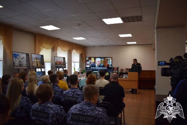Нижегородские росгвардейцы посетили выставку, посвященную 80-летию Курской битвы «Город Горький-Курской дуге: на фронте и в тылу»