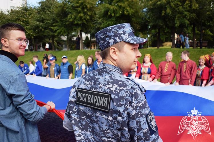 Росгвардейцы Нижнего Новгорода отметили «День Государственного флага Российской Федерации»