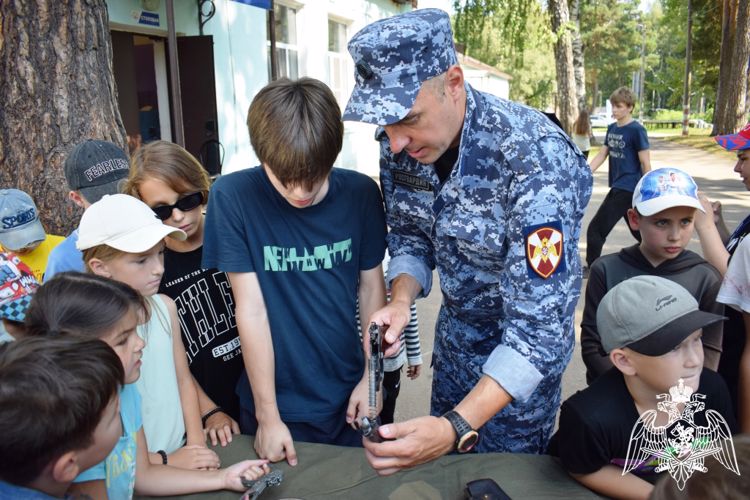 В Нижнем Новгороде сотрудники Росгвардии стали почетными гостями на детской военно-спортивной игре "Зарница"