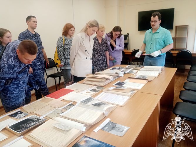 Нижегородские росгвардейцы посетили выставку, посвященную 80-летию Курской битвы «Город Горький-Курской дуге: на фронте и в тылу»