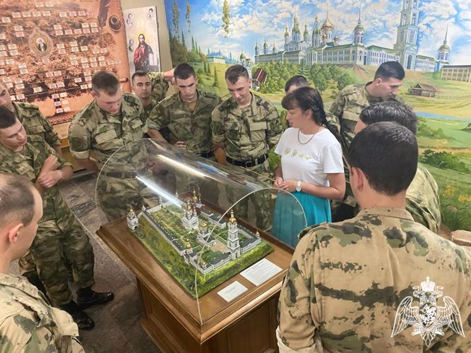 Для лейтенантов прибывших на службу в Саровское соединение Росгвардии организовали познавательные экскурсии 