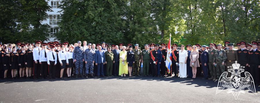 В Нижнем Новгороде офицеры Росгвардии поздравили кадетов с Днем знаний и началом учебного года