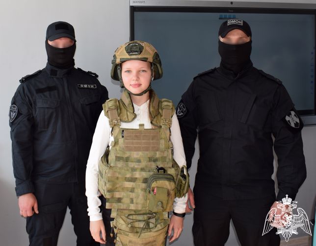 Офицеры Росгвардии провели профориентационный урок «Открой своё будущее» для нижегородских школьников