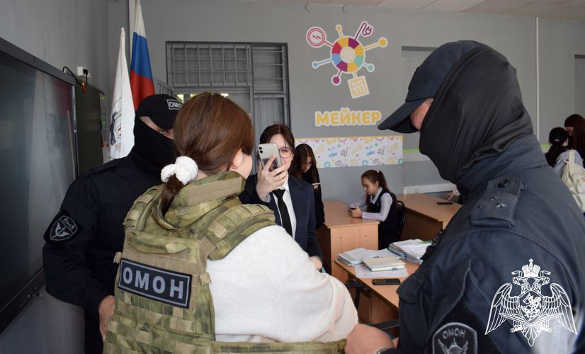 Офицеры Росгвардии провели профориентационный урок «Открой своё будущее» для нижегородских школьников