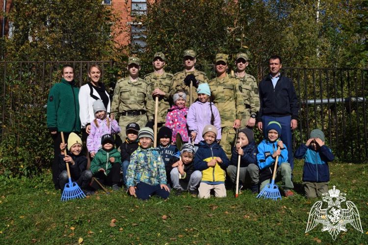В Нижнем Новгороде росгвардейцы приняли участие во всероссийском субботнике «Зелёная Россия» (фото, видео)