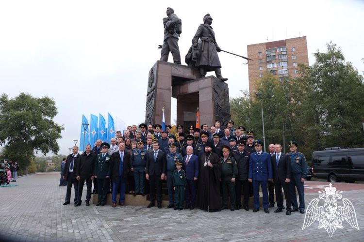 Начальник Управления Росгвардии по Нижегородской области принял участие в церемонии открытия памятника пожарным и спасателям