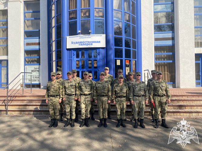 В Нижегородской области военнослужащие Росгвардии посетили саровскую городскую художественную галерею