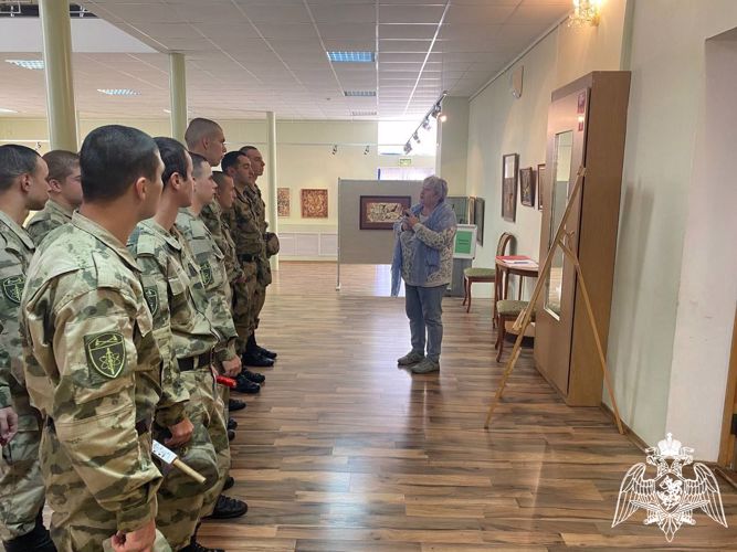 В Нижегородской области военнослужащие Росгвардии посетили саровскую городскую художественную галерею