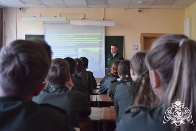 В Нижнем Новгороде Росгвардейцы рассказали кадетам о Герое России Анатолии Романове