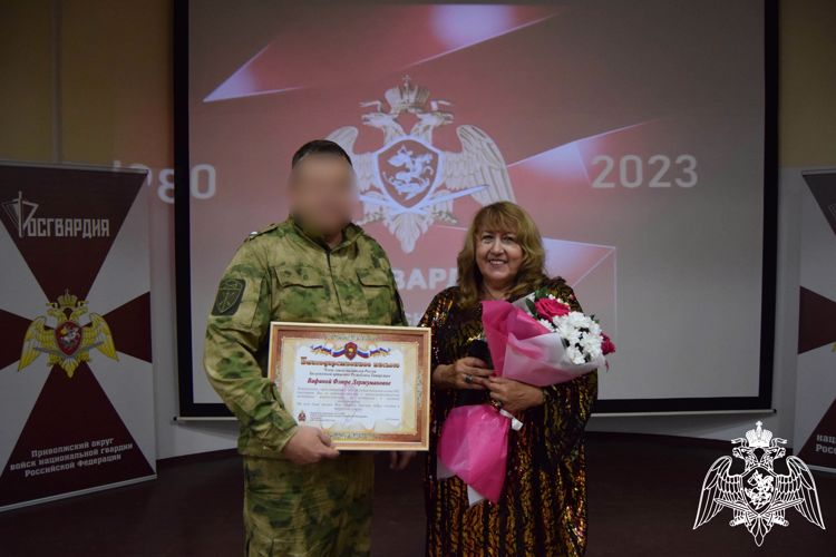 Флора Вафина с гастрольным туром выступила в воинских формированиях Росгвардии в Нижегородской области