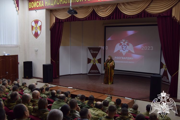 Флора Вафина с гастрольным туром выступила в воинских формированиях Росгвардии в Нижегородской области
