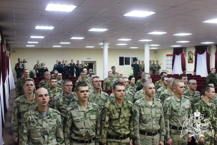 Увольняемых из рядов Росгвардии в запас военнослужащих по призыву поблагодарили за службу в Дзержинске