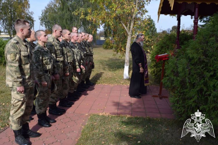 Молебен Кресту Господню провели в Саровском соединении Росгвардии 