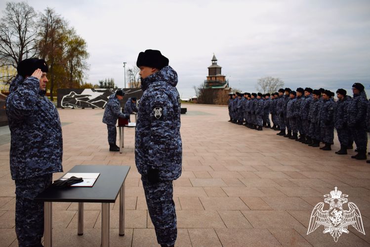 Молодые сотрудники вневедомственной охраны Управления Росгвардии по Нижегородской области приняли присягу
