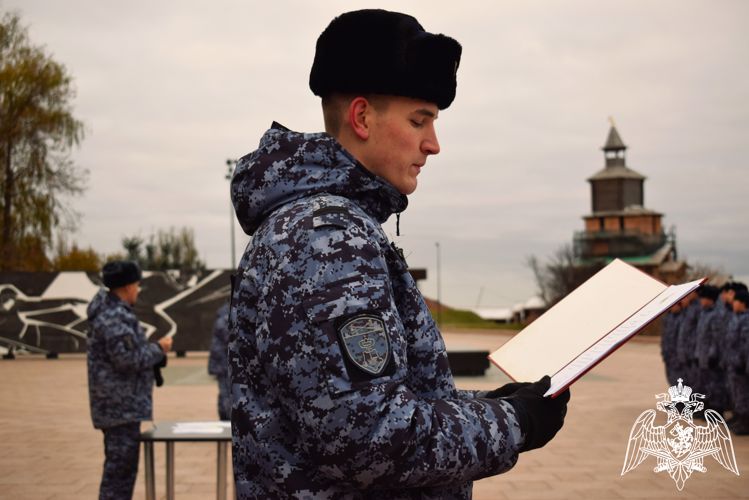 Молодые сотрудники вневедомственной охраны Управления Росгвардии по Нижегородской области приняли присягу