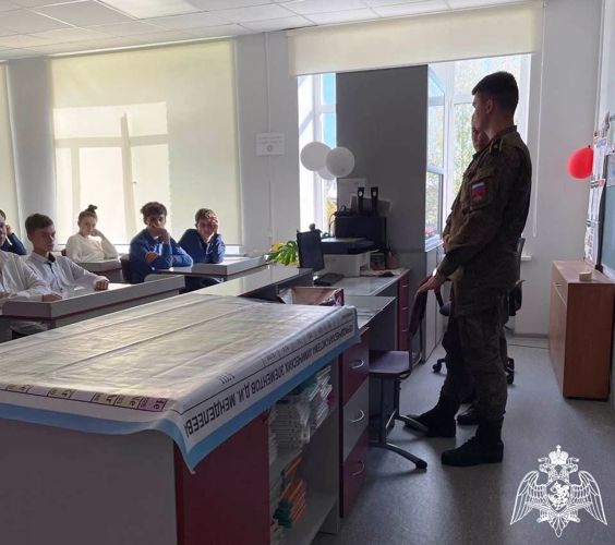 Курсанты Военной академии материально-технического обеспечения имени генерала армии А.В. Хрулёва встретились с учениками Ближнеборисовской средней школы 
