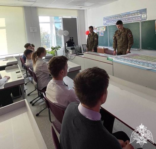 Курсанты Военной академии материально-технического обеспечения имени генерала армии А.В. Хрулёва встретились с учениками Ближнеборисовской средней школы 