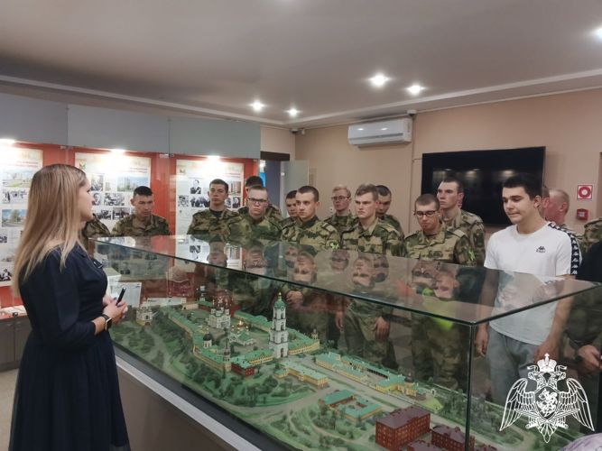 Росгвардейцы в Сарове познакомились с экспозицией музея ядерного оружия