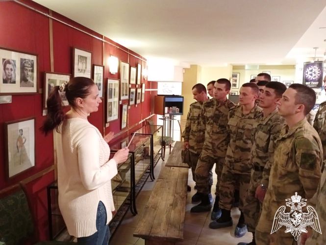 Росгвардейцы саровского соединения Приволжского округа Росгвардии посетили драматический театр 
