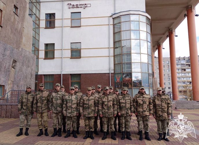 Росгвардейцы саровского соединения Приволжского округа Росгвардии посетили драматический театр 