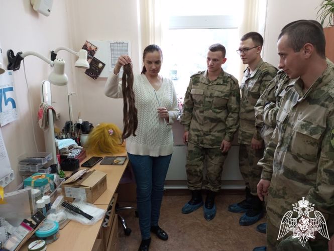 Росгвардейцы саровского соединения Приволжского округа Росгвардии посетили драматический театр 