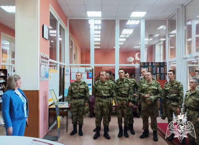 Саровские росгвардейцы посетили центральную городскую библиотеку им. В.Маяковского, г. Саров