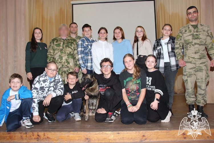 Курсанты Саратовского военного института войск национальной гвардии Российской Федерации встретились с учениками города Саров