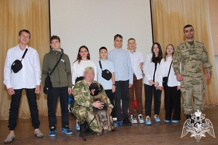 Курсанты Саратовского военного института войск национальной гвардии Российской Федерации встретились с учениками города Саров