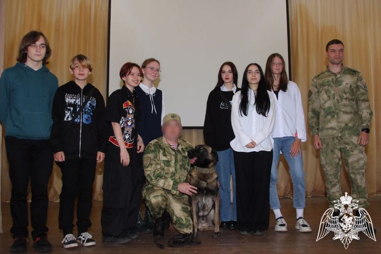 Курсанты Саратовского военного института войск национальной гвардии Российской Федерации встретились с учениками города Саров