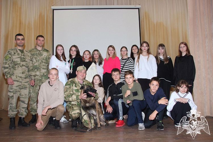 Курсанты Саратовского военного института войск национальной гвардии Российской Федерации встретились с учениками города Саров