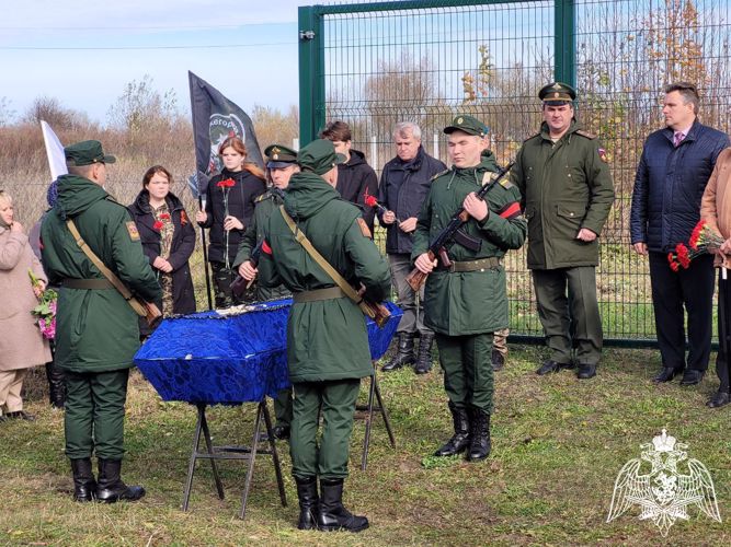 В Нижегородской области военнослужащие Росгвардии приняли участие в перезахоронении останков советского воина, погибшего в годы Великой Отечественной войны
