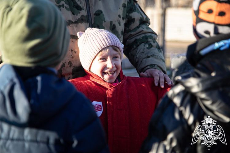 Кинологи Росгвардии познакомили нижегородских школьников со служебными собаками