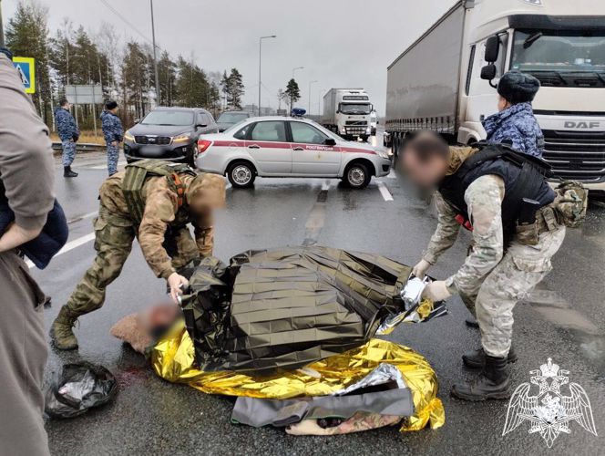 В Нижегородской области росгвардейцы спасли жизнь попавшего в дорожно-транспортное происшествие мужчины