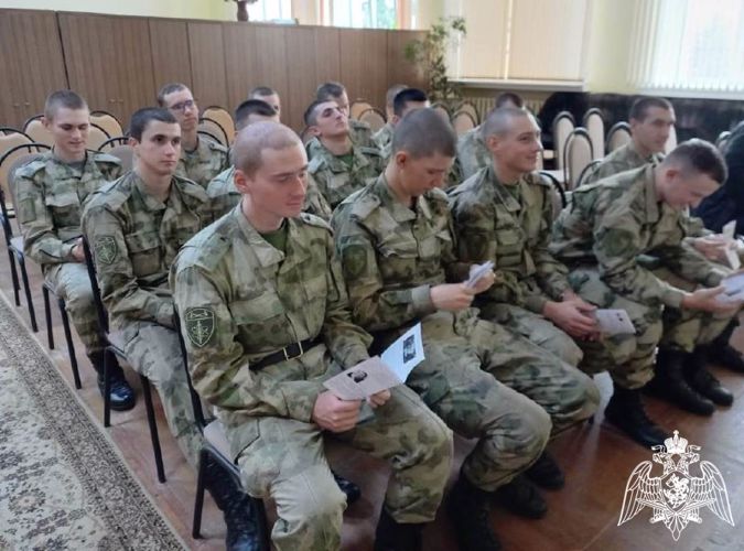 Саровские росгвардейцы посетили центральную городскую библиотеку им. В.Маяковского, г. Саров