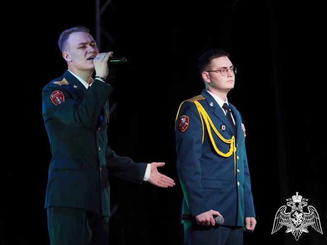 Военнослужащие саровского соединения Росгвардии дали концерт для жителей города посвящённый Дню матери
