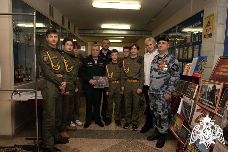Командующий Приволжским округом поздравил ветеранов войск правопорядка 